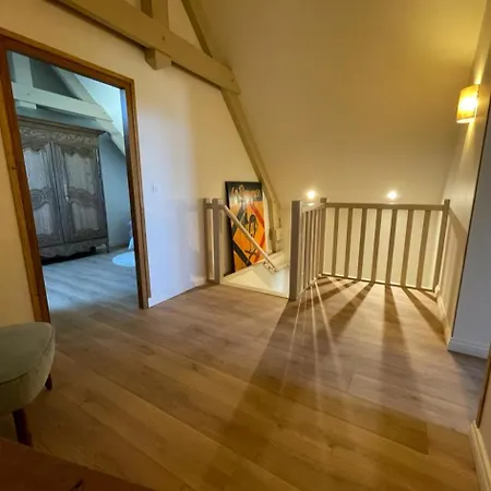 De La Baumee Hiesville
